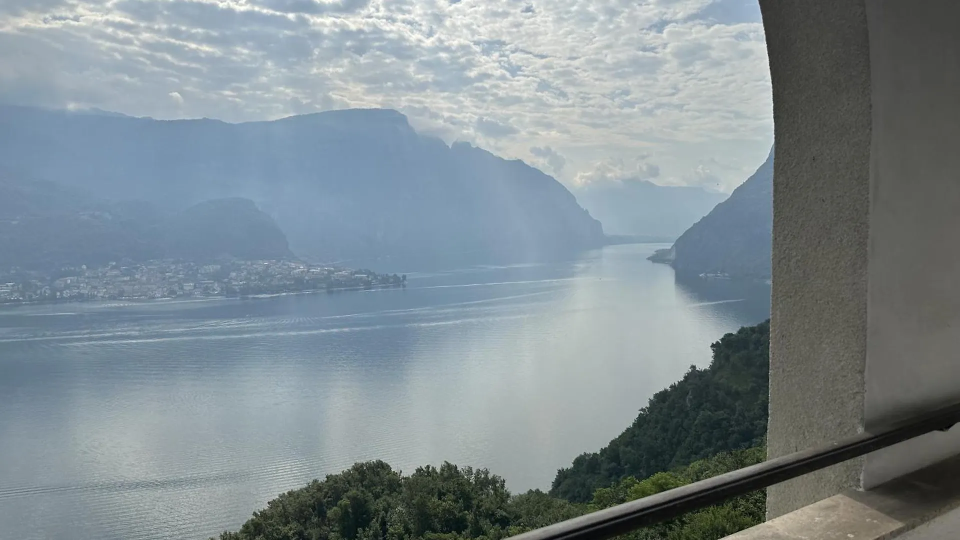 Irene Lake View Apartment With Swimming Pool Onno